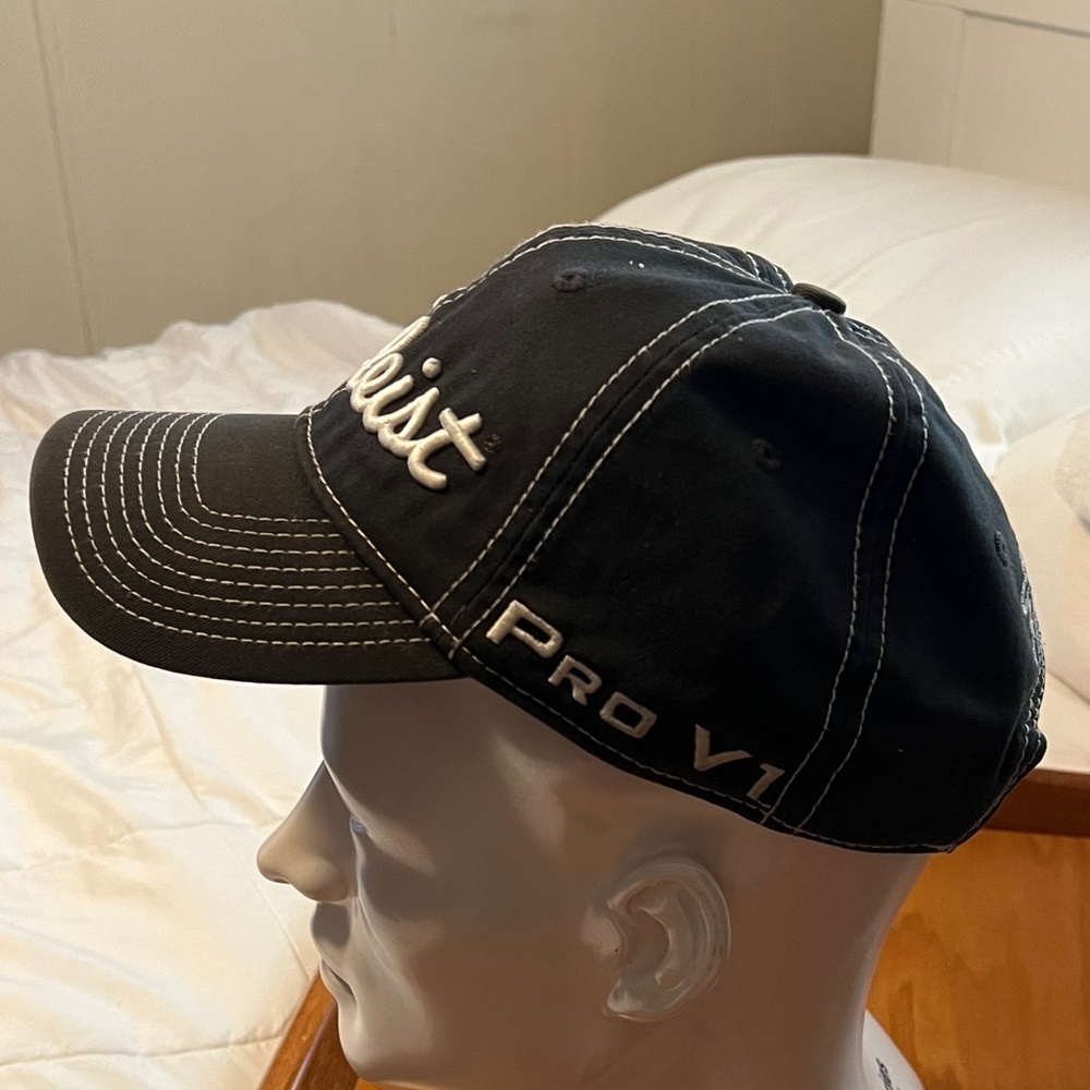 Titleist Black Cap with White Embroidered Logo - Picture 2 of 7